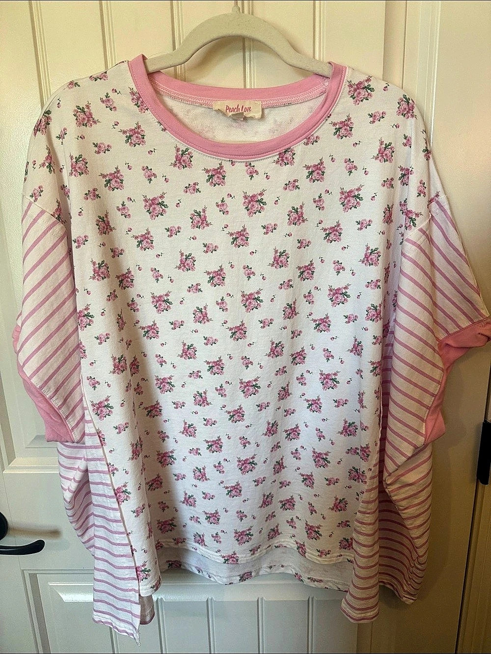 Peach Love Floral Stripe Sleeve Top in Pink & White Size Medium Like New